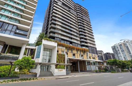 Newstead Apartment | Homely 1-Bedroom with Parking and Wifi