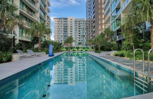 Newstead Apartment | Homely 1-Bedroom with Parking and Wifi