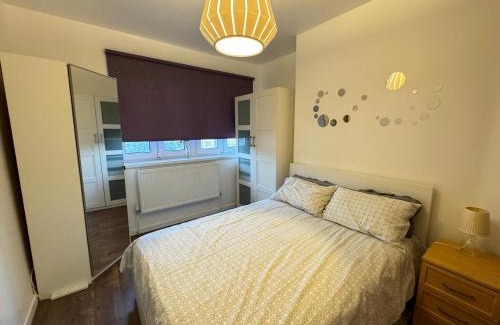 South Bermondsey Apartment | Homely 2BD Flat in the Heart of Bermondsey