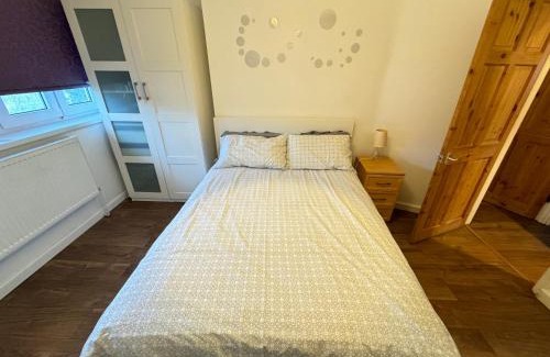 South Bermondsey Apartment | Homely 2BD Flat in the Heart of Bermondsey