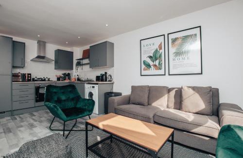 Tipton Apartment | HOMELY 3BD TOWNHOUSE w 2WCs 15MINS TO BHAM &WOLV