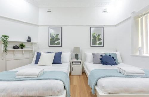 Eastwood House | Homely 4 Bdrms House in Eastwood Sleeps 11