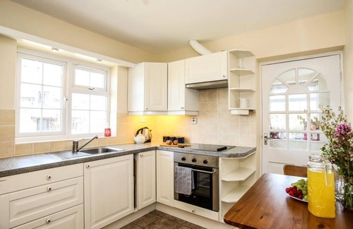 Tudweiliog House | Homely, 4-bed House Close to Stunning Beach