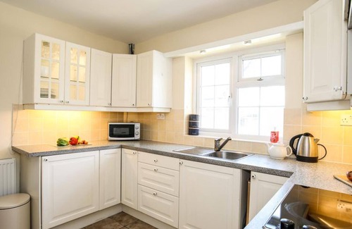 Tudweiliog House | Homely, 4-bed House Close to Stunning Beach
