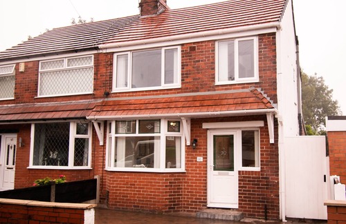 Bury House | Homely 4 bedroom house with parking