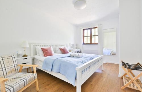 Trowbridge House | Homely 5 Bed House - 15 Mins to Cardiff City