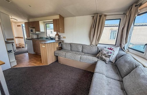 Winestead House | Homely caravan at Sand le Mere Holiday Park in Yorkshire ref 71012M