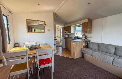 Winestead House | Homely caravan at Sand le Mere Holiday Park in Yorkshire ref 71012M