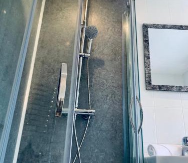 Rotherham House | Homely Detached 3 bedroom house near Sheffield