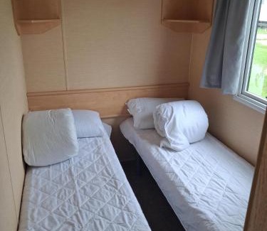 Winestead Other | Homely, Dog Friendly Caravan At Sand Le Mere In Yorkshire Ref 71005O