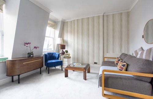 Redcliffe Apartment | HOMELY .!