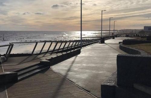 Hornsea Apartment | Homely Hideaway Close to Coast