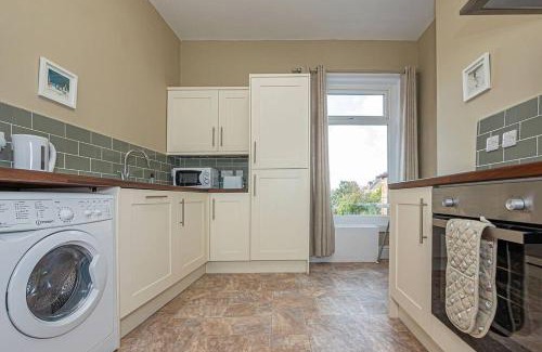 Hornsea Apartment | Homely Hideaway Close to Coast