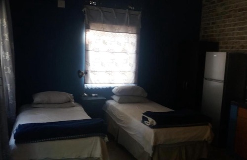 Lephalale House | Homely room in peaceful and comfortable old farmhouse