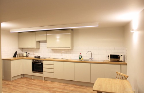 Sheffield City Centre Apartment | Homely Serviced Apartments - Figtree