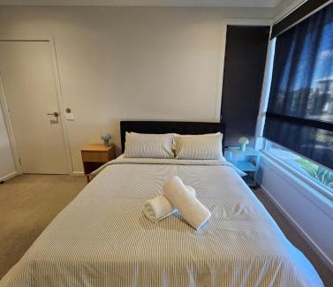 Melbourne House | Homely Stay - Private Ensuite near the Airport