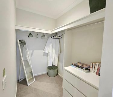 Melbourne House | Homely Stay - Private Ensuite near the Airport