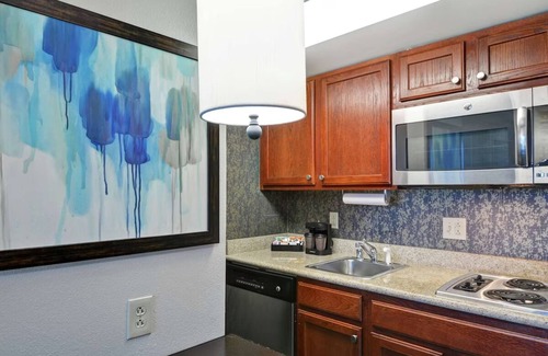 Lexington Hotel | Homely Suites Near the University of Kentucky & Airport, Free Parking
