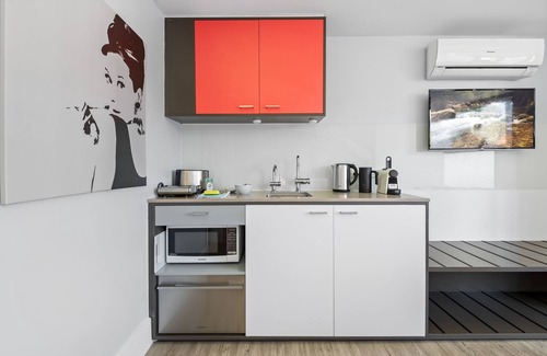 St Kilda Apartment | Homely Vibes in Prime St Kilda Location