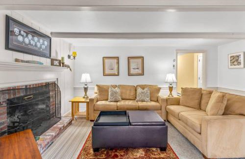East Harwich House | Homeport Harwich by the Lakes