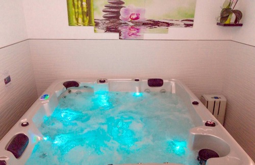 Plan-d'Aups-Sainte-Baume Apartment | Homerez - Appartement for 2 ppl. with swimming-pool, sauna, jacuzzi and spa