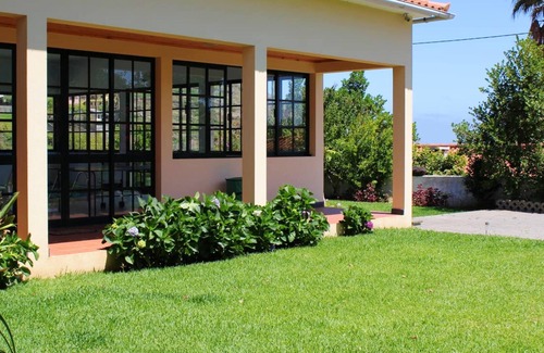 Porto da Cruz Villa | Homerez - 300 m away from the beach! Villa for 6 ppl. with swimming-pool