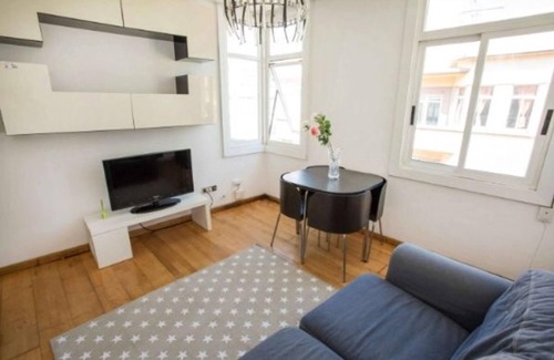 La Coruna Apartment | Homerez - Amazing appartement 1 km away from the beach for 5 ppl. with jacuzzi