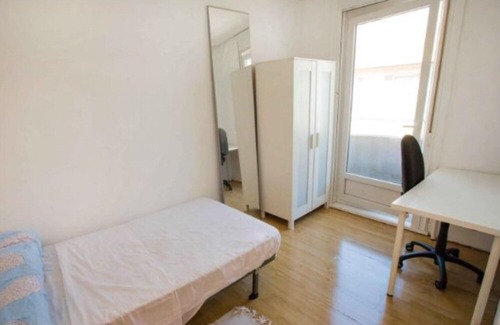 La Coruna Apartment | Homerez - Amazing appartement 1 km away from the beach for 5 ppl. with jacuzzi
