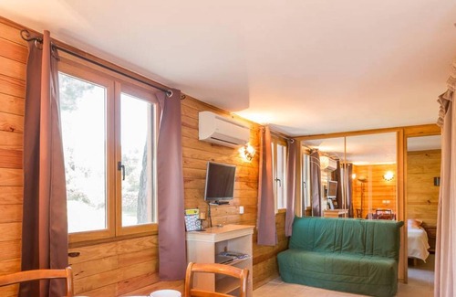 Le Beausset Ski Chalet | Homerez - Amazing chalet 8 km away from the beach for 6 ppl. with swimming-pool