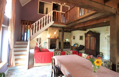 Queyssac House | Homerez - Amazing house for 12 ppl. with shared pool and terrace at Queyssac