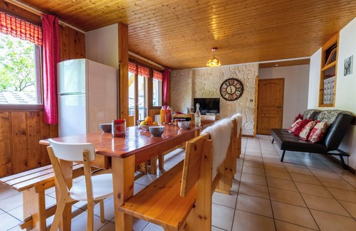 Saint-Sorlin-d'Arves Apartment | Homerez - Apartment in Saint-Sorlin-d'Arves