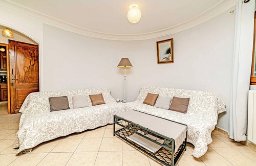 Le Bar-sur-Loup Apartment | Homerez - Apartment in Bar-sur-Loup