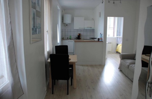 Rosny-sous-Bois Apartment | Homerez - Apartment in Rosny-sous-Bois