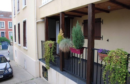 Rosny-sous-Bois Apartment | Homerez - Apartment in Rosny-sous-Bois