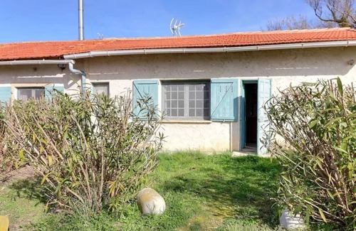 Saintes-Maries-de-la-Mer Apartment | Homerez - Apartment Saintes-Maries-de-la-Mer