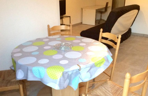 Les Arenes Apartment | Homerez - Appartement 900 m away from the beach for 4 ppl. with shared pool
