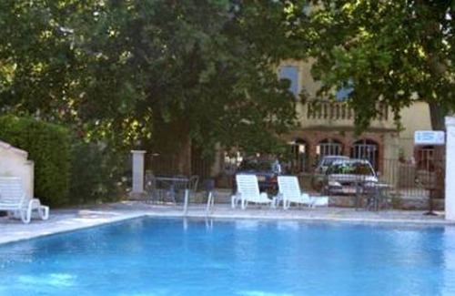 Violes Apartment | Homerez - Appartement 11 km away from the beach for 2 ppl. with shared pool