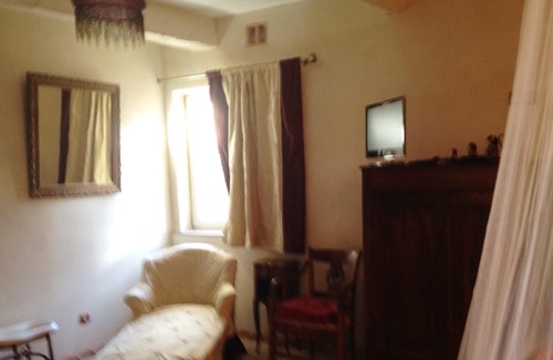 Violes Apartment | Homerez - Appartement 11 km away from the beach for 2 ppl. with shared pool