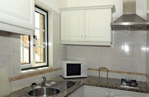 Farta Vacas Apartment | Homerez - Appartement 5 km away from the beach for 5 ppl. with shared pool