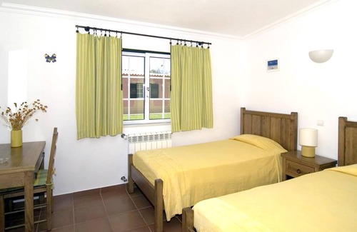 Farta Vacas Apartment | Homerez - Appartement 5 km away from the beach for 5 ppl. with shared pool
