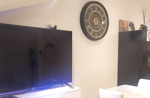 Aiguillon Apartment | Homerez - Appartement for 2 ppl. with swimming-pool and jacuzzi at Aiguillon