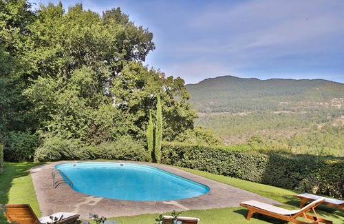 Pieve Santo Stefano Villa | Homerez - Big villa for 14 ppl. with swimming-pool and terrace at Castelnuovo