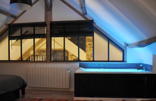 Noailhac Villa | Homerez - Big villa for 9 ppl. with swimming-pool and terrace at Noailhac