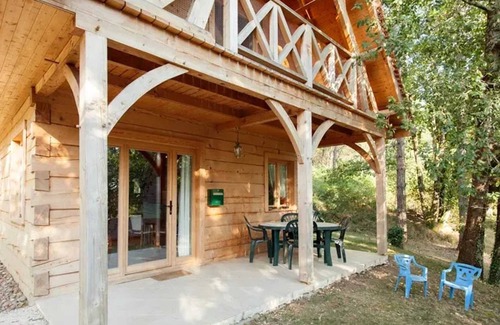 Sarlat-la-Caneda Ski Chalet | Homerez - Chalet in Sarlat-la-Canéda