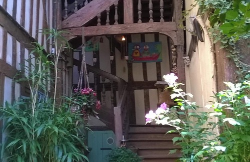 Old Town Apartment | Homerez - Charming apartment in Troyes with enclosed courtyard - 50 m²