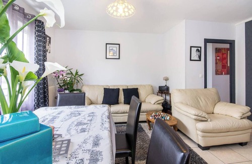 La Grace de Dieu Ouest Apartment | Homerez - Charming Apartment in Caen - 70 m² - Parking Included