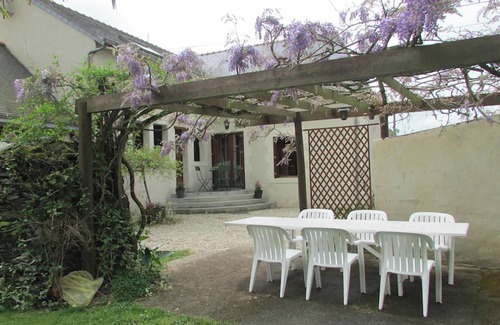 Denee House | Homerez - Charming Family House in Denée with Garden and Leisure