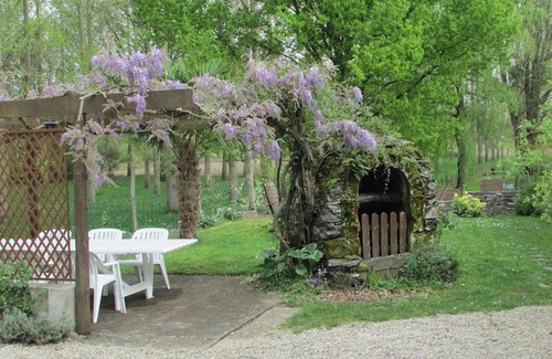 Denee House | Homerez - Charming Family House in Denée with Garden and Leisure