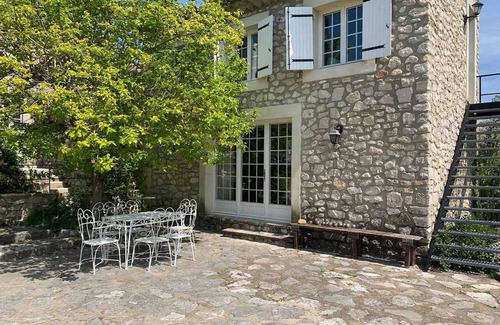 Valaurie House | Homerez - Charming House with Garden and Pool in Valaurie