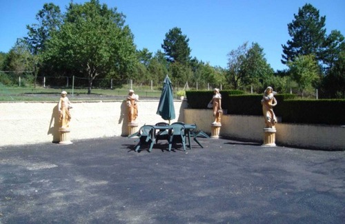 Mensignac Apartment | Homerez - Comfortable Apartment in Mensignac near Countryside